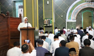 Bupati Shalat Idulfitri 1446 H di Masjid Agung Darul Muttaqin Purworejo bersama Ribuan Masyarakat 