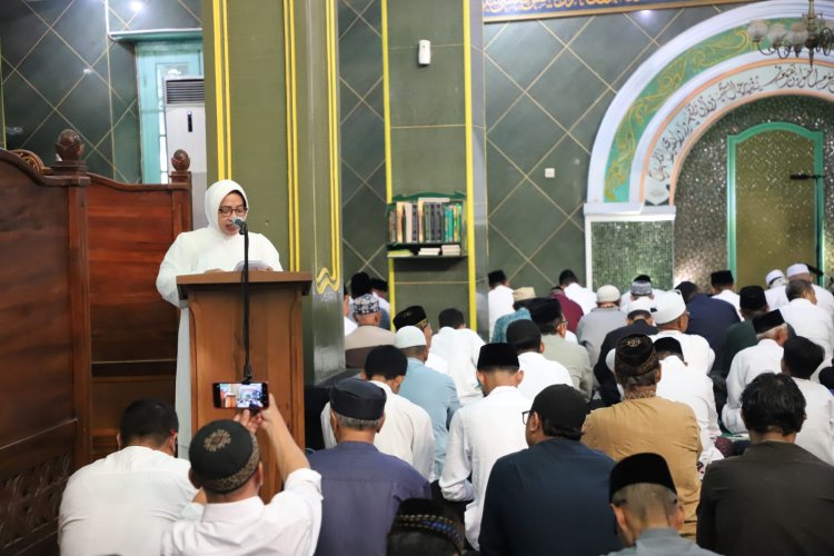 Bupati Shalat Idulfitri 1446 H di Masjid Agung Darul Muttaqin Purworejo bersama Ribuan Masyarakat 