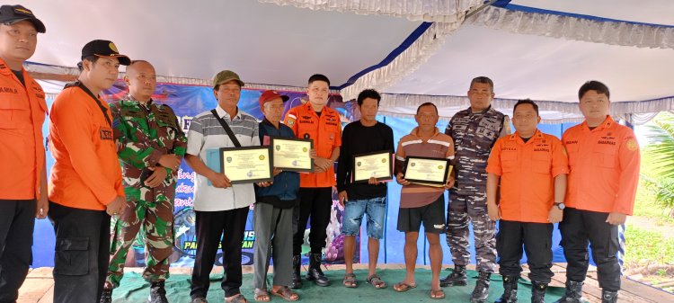 BASARNAS Cilacap Berikan Penghargaan kepada Tim Drone Fishing Pantai Selatan Purworejo