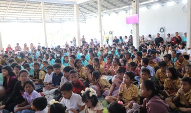 Hadiri May Day, Wabup Dikerubuti Buruh Perempuan 