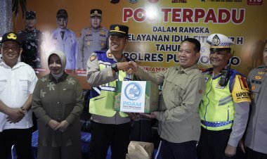 Apresiasi Petugas Pos Lebaran, Bupati Purworejo dan PDAM Salurkan Bingkisan Dukungan